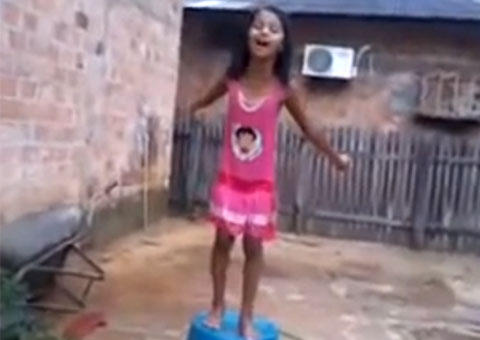 "Agora vou pular para os meus fãs!!!"